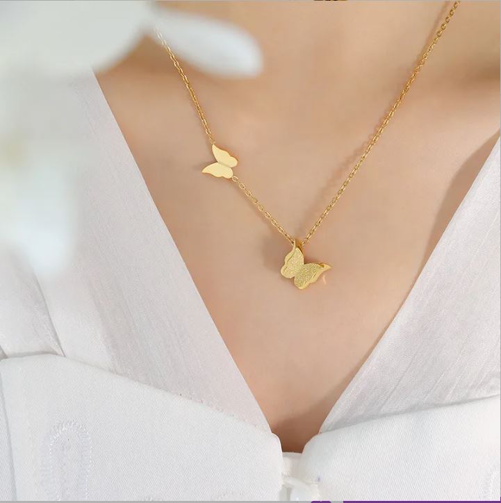 Collar Mariposa Dorada Impermeable NAXE Acero 304 Bañado en Oro